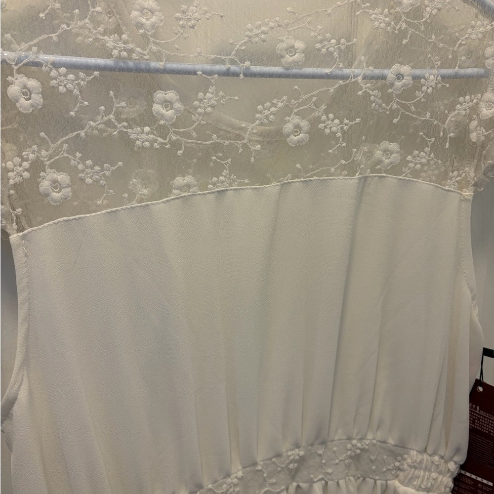 Chic White Lace Maxi Dress - Picture 3 of 4